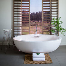Load image into Gallery viewer, Livingstone Isola Freestanding Bath