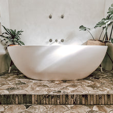 Load image into Gallery viewer, Livingstone Taylor Freestanding Bath
