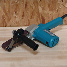 Load image into Gallery viewer, Makita Belt Sander 9031 30mm x 533mm 550W
