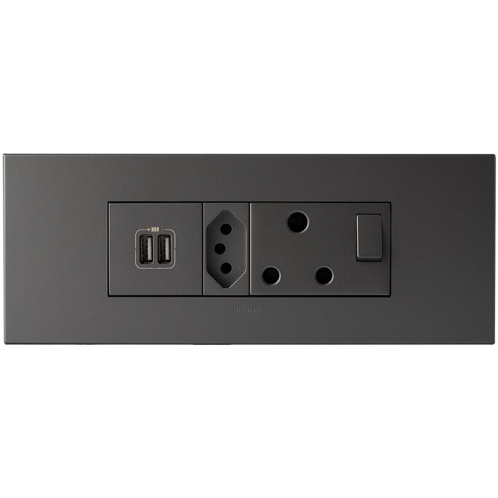 Legrand Arteor 6 Module Power Cluster with USB